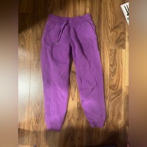 Lululemon size 4 Scuba Joggers